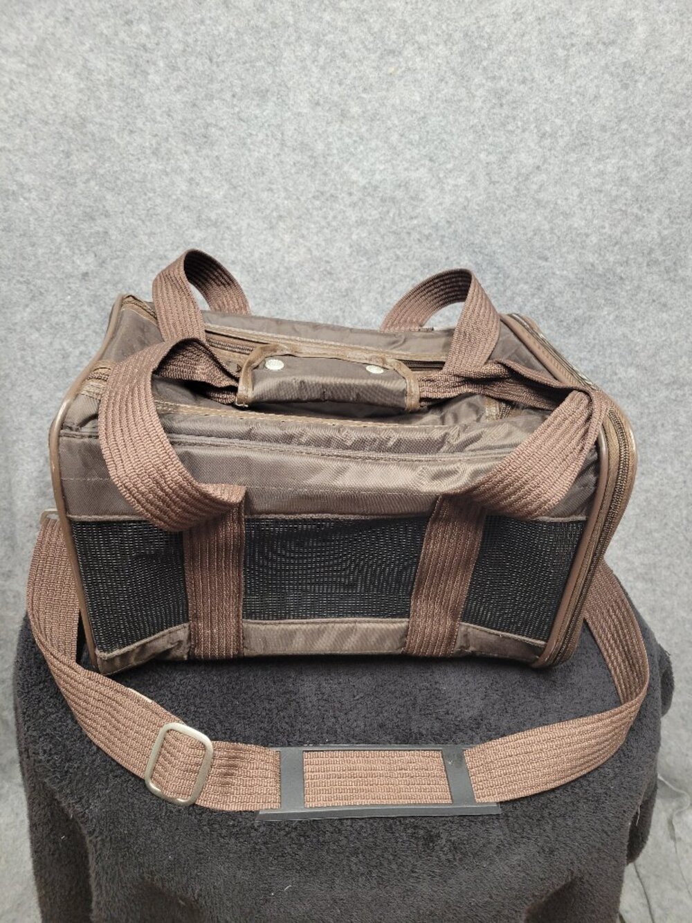 Sherpa Pet carrier brown good condition